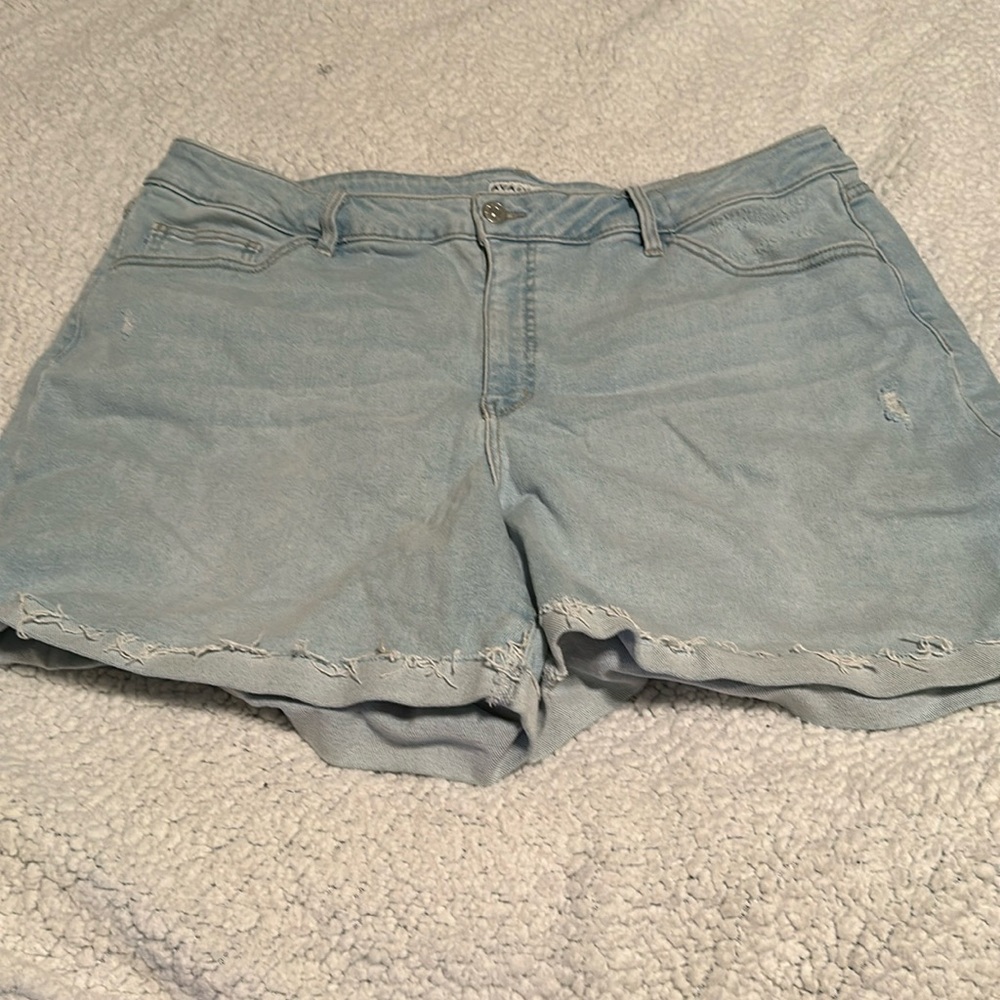 Ava and Viv light wash shorts size 22